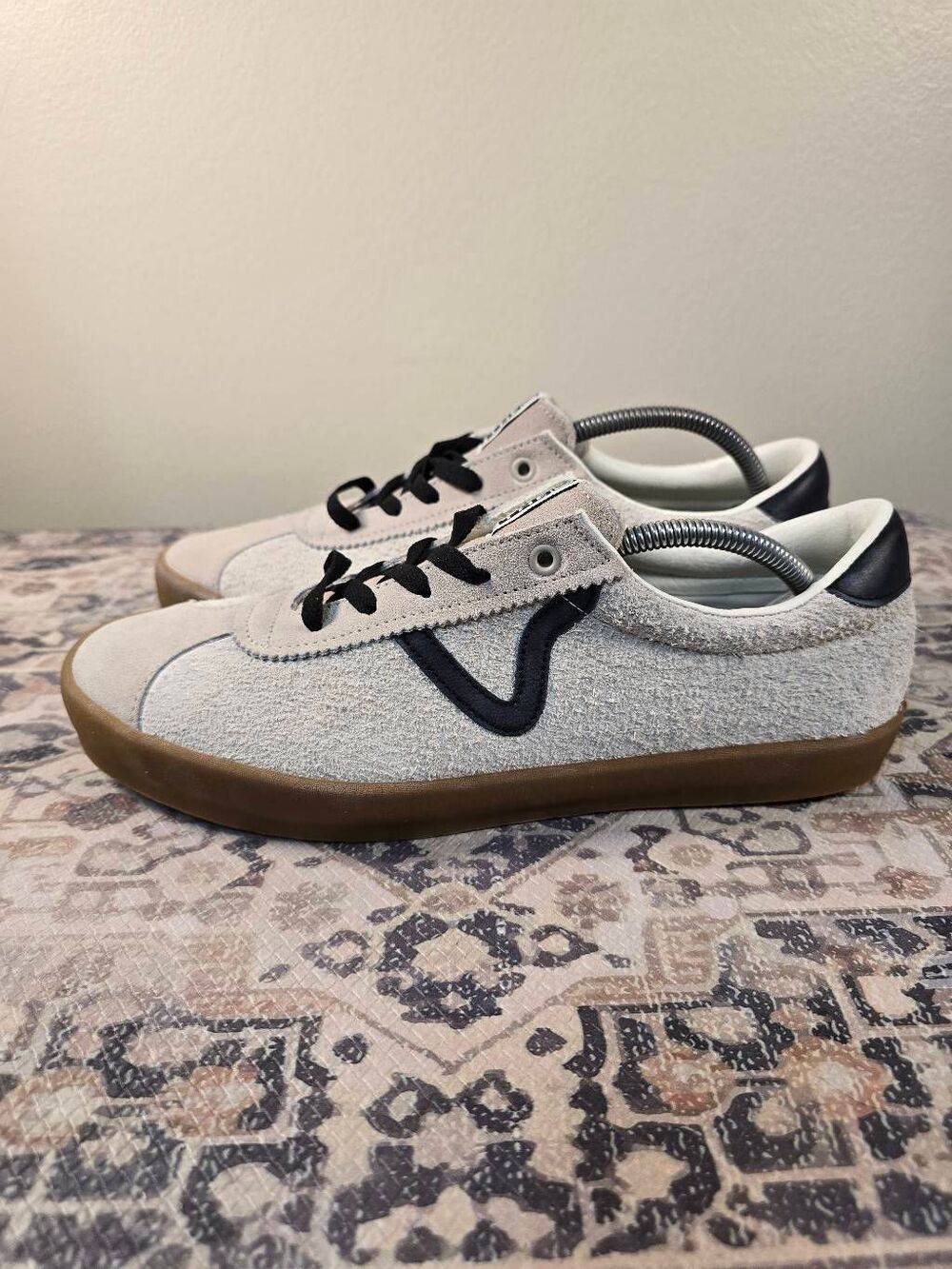Vans Sport Low Sneakers Shoes Off White Beige Suede Black Gum Mens Size 11.5